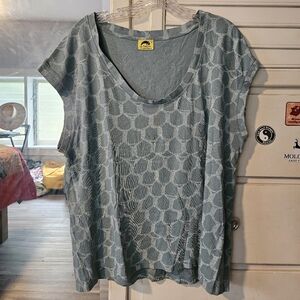 KEALOPIKO WOMENS TOP - SIZE LARGE - KOKO PRINT - LIGHT BLUE COLOR